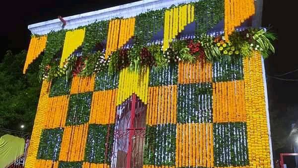 किसी और मंदिर में ऐसी परंपरा नहीं किसी और मंदिर में ऐसी परंपरा नहीं