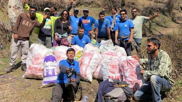 3.5 टन बेकार सामग्री जमा की