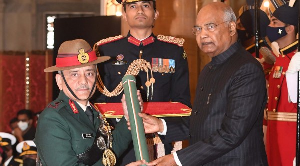 जनरल चौहान एक्शन से जवाब देते हैं