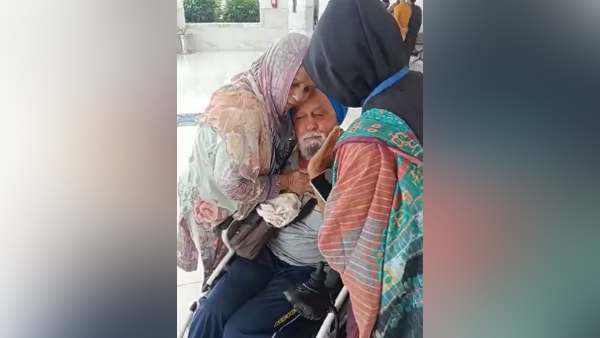 लापता बच्चों की याद में मां का विलाप