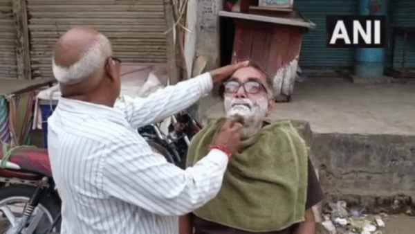 21 साल बाद आरटीआई कार्यकर्ता की शेविंग