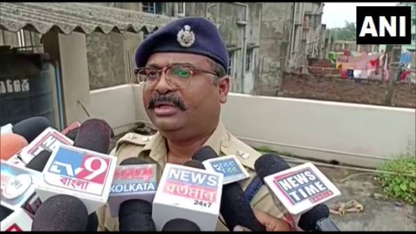 Titagarh Bomb explodes on roof of school