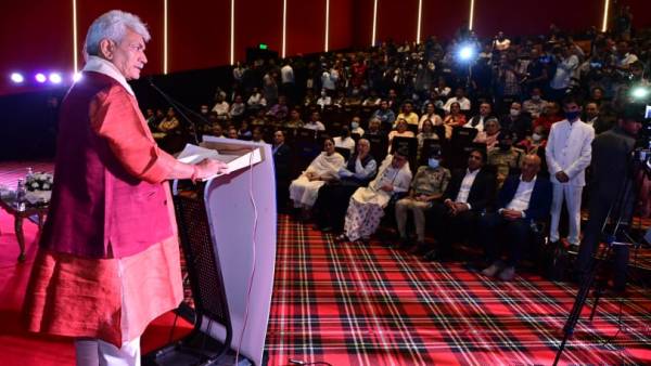 कश्मीरी हस्तशिल्प 'खतमबंद' और 'पपीयर माचे' कश्मीरी हस्तशिल्प 'खतमबंद' और 'पपीयर माचे'