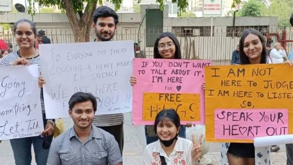 मुहिम के साथ लड़कियां भी जुड़ रही हैं