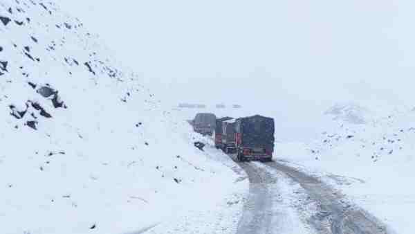 प्रशासन ने ट्रैकिंग पर लगाई रोक