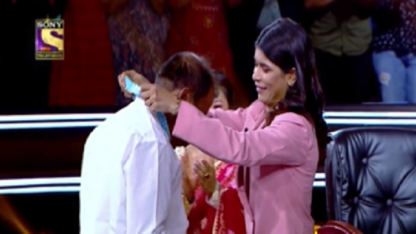 'आर्थिक सपोर्ट लेने के लिए चप्पलें घिस गई'