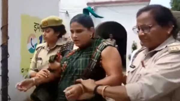 गैलन में लेकर आई थी केरोसिन