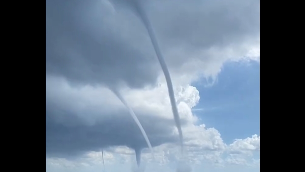 नाव वालों ने बनाया वीडियो नाव वालों ने बनाया वीडियो