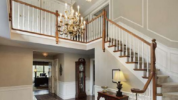 घर में भूलकर भी न लगाएं उल्टी दिशा में घूमती सीढ़ियां घर में भूलकर भी न लगाएं उल्टी दिशा में घूमती सीढ़ियां