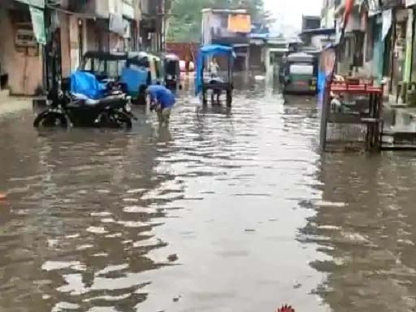 फिर नगर पालिका ने लगाई बैरिकेडिंग