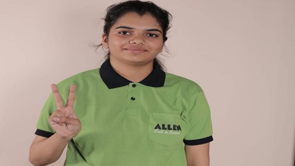 12 और 10वीं में भी तनिष्का ने लाए थे बंपर नंबर 