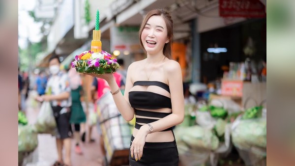  iPhone 14 लेना चाहती है थाईलैंड की मॉडल 