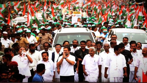 बीजेपी के केंद्र मे आते ही कांग्रेस हुई कमजोर?