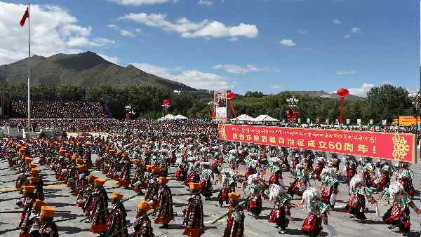 चुनौतियों भरे दौर से गुजर रहा चीन