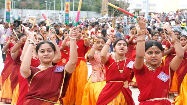 अन्य मंदिरों के लिए भी बनाते हैं वस्त्र 