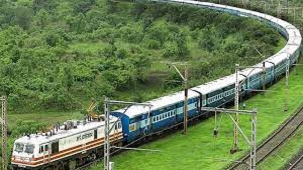 यह ट्रेनें बनाएंगी आपकी राह आसान