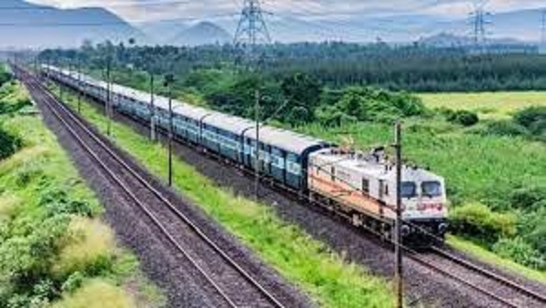 2. आनंद विहार-उधमपुर स्पेशल ट्रेन