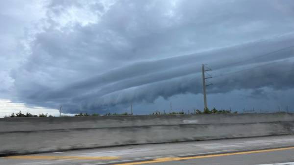 शक्तिशाली तूफान की रफ्तार 250 किमी प्रतिघंटा