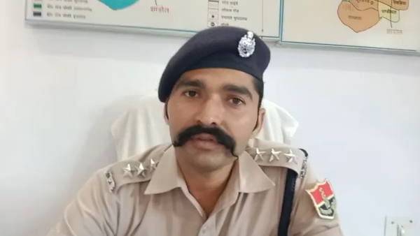 दाल परोसने से कुक लालूराम गुर्जर नाराज हो गया