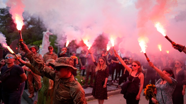 महिला के साथ रहने लगे महिला के साथ रहने लगे