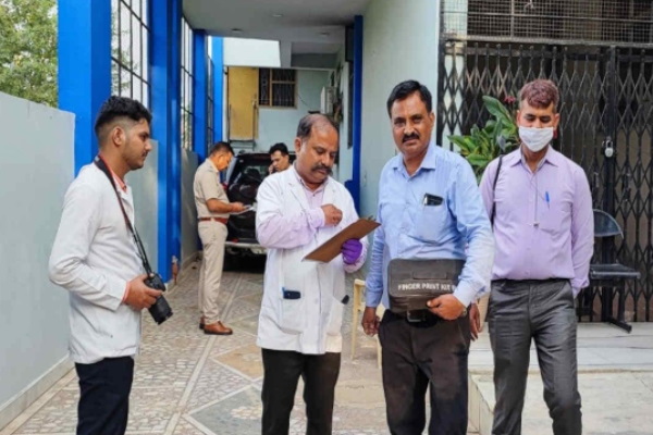 आरोपियों के मोबाइल की लाइव लोकेशन व नंबर अपने दोस्‍त अजीत सिंह को दे दिया