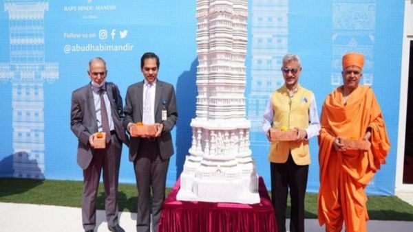 पहले हिन्दू मंदिर को देखने पहुंचे