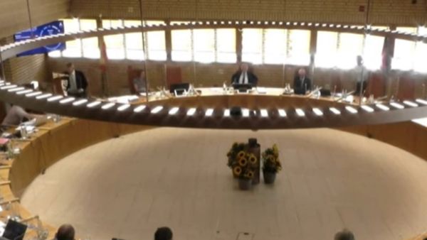 कुछ ही सेकंड में दो झटके