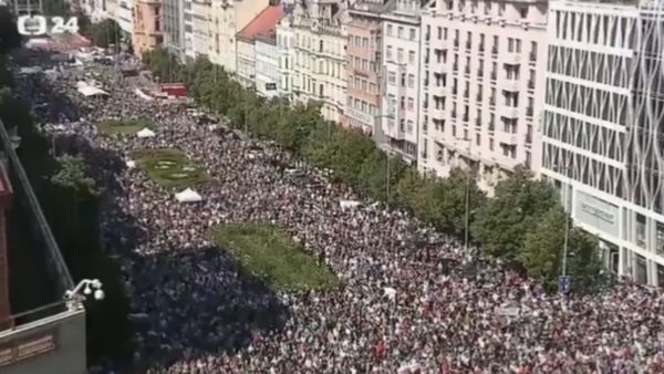 यूक्रेन नीति के लिए आलोचना