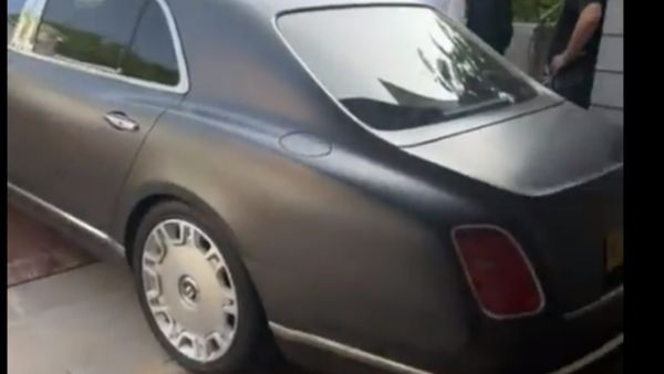 कैसे किया गया कार को ट्रैक?