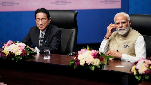 एक तरफ चीन, एक तरफ रूस एक तरफ चीन, एक तरफ रूस