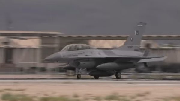 'आतंकवाद से लड़ेगा पाकिस्तान'