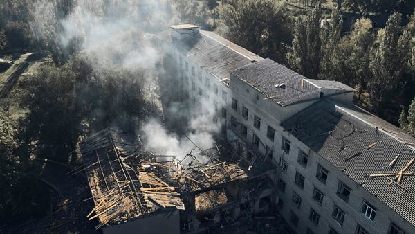कई क्षेत्रों को खाली कर रही है रूसी सेना कई क्षेत्रों को खाली कर रही है रूसी सेना