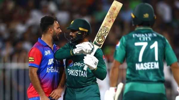 19वें ओवर में हुआ विवाद