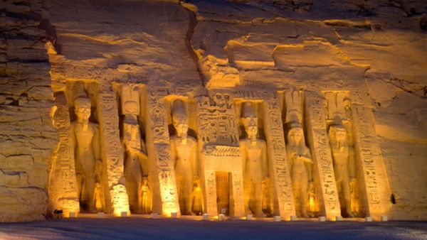 कई तरह के सिक्के हैं शामिल