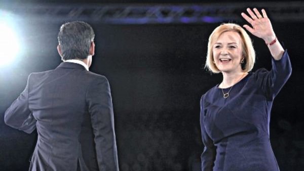 हर सर्वे में सुनक पर लिज ट्रस भारी हर सर्वे में सुनक पर लिज ट्रस भारी