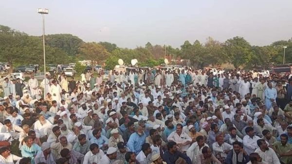 रेड जोन में किसानों ने किया प्रदर्शन