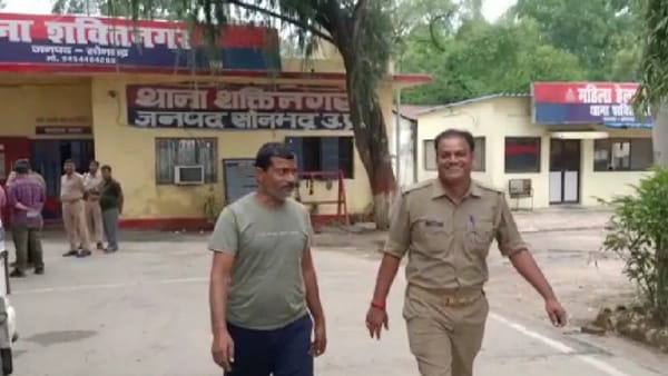 आधा दर्जन लोग गिरफ्तार आधा दर्जन लोग गिरफ्तार