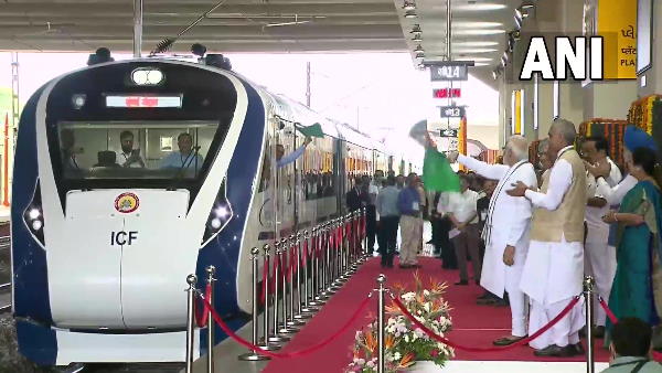 PM modi flags off the Gandhinagar Mumbai Central Vande Bharat Express train at Gandhinagar
