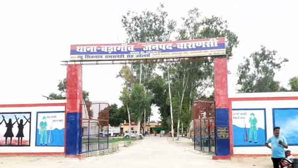 पिता को बचाने के लिए चिल्लाते रहे मासूम
