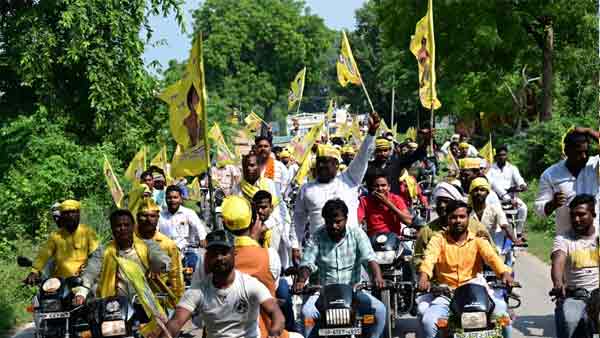 बागी नेताओं के पीछे अखिलेश यादव का हाथ