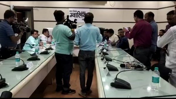 नगर निगम आयुक्त ने जांच का दिया भरोसा