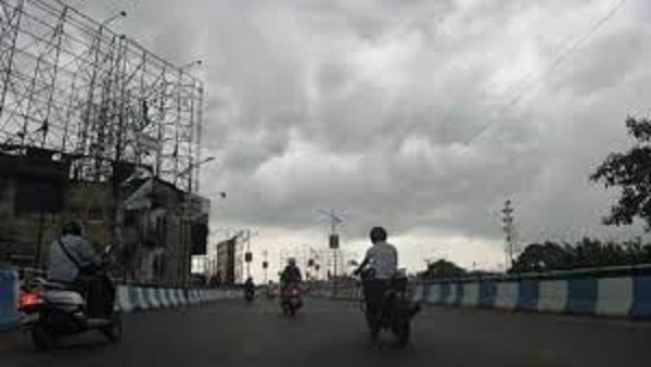 हल्की बारिश की संभावना 