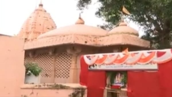 गणेश उत्सव में लगता है तांता 