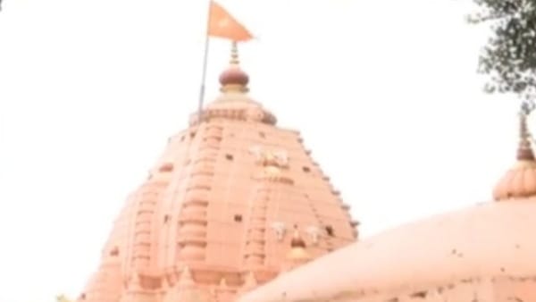 कई देशों से आते हैं फोन और पोस्टकार्ड 