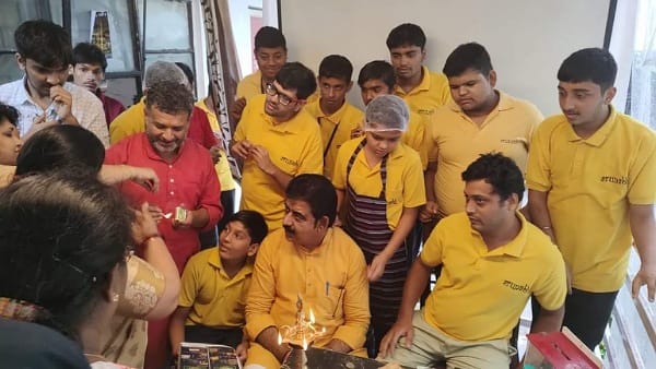 पिज्जा, कॉफी, ज्यूस बनाकर दिखाया 