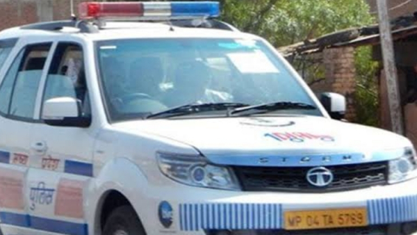 कार टकराने के विवाद में महिला प्रोफ़ेसर बेटे से मारपीट