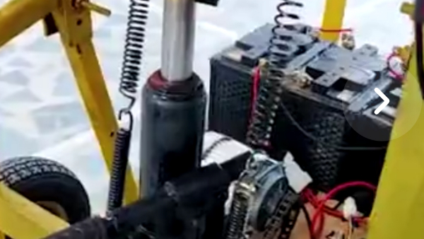 स्मार्ट ठेले में ब्रेकिंग सिस्टम भी लगाया गया