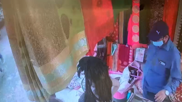 जहांगीराबाद में साड़ी की दुकान पर भी लगाया हजारों रुपए का चूना जहांगीराबाद में साड़ी की दुकान पर भी लगाया हजारों रुपए का चूना