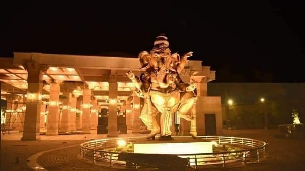 देश का पहला सबसे बड़ा धार्मिक परिसर 