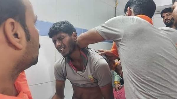 अस्पताल में जारी है कार्यकर्ता का इलाज 